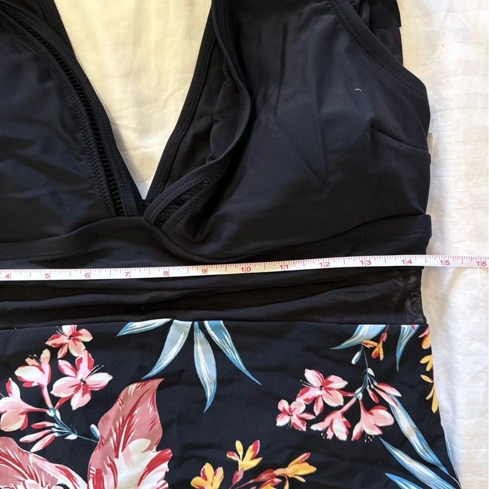 Cupshe Black Floral One Piece Swimsuit Plus Size 0X - Picture 4 of 4